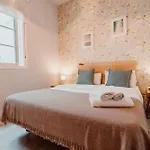 Acogedor Y *